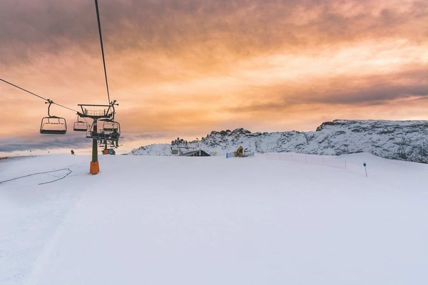 Comment choisir une location de vacances dans un domaine skiable avec service de ski-in/ski-out?